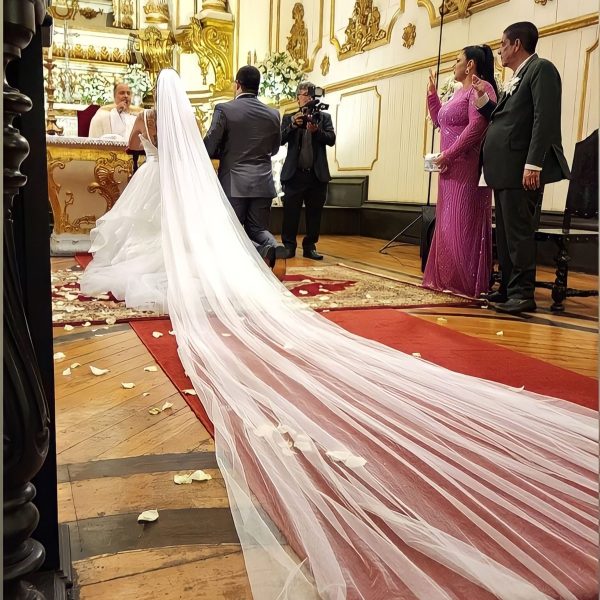 Zeca Pagodinho e a esposa Mônica Piquet no casamento do filho Louiz Carlos