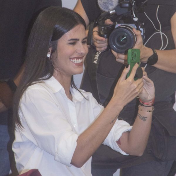 Antonia Morais registra a posse da mãe, Glória Pires