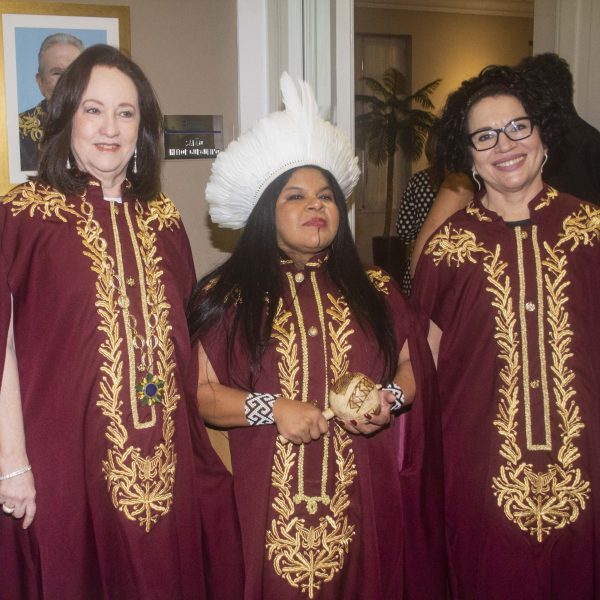 Beth Serpa, Sonia Guajajara e Viviane Mosé: divas