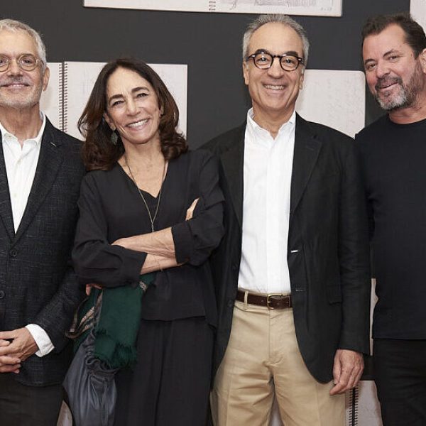 Gisela e João Roberto Marinho entre Lauro Cavalcanti e Miguel 
Pinto Guimarães