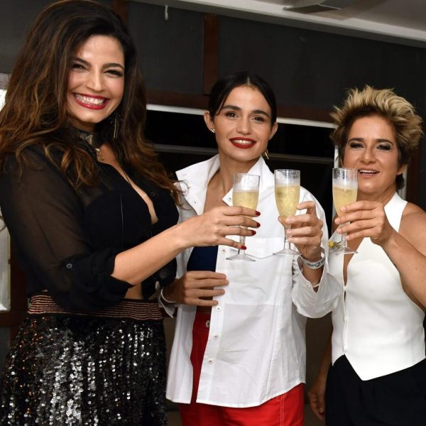Emanuelle Araújo , Nanda Costa e Lan Lanh: saúde!