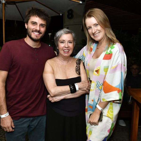 Glaucia Camargos entre Hugo Bonemer e Paula Passos