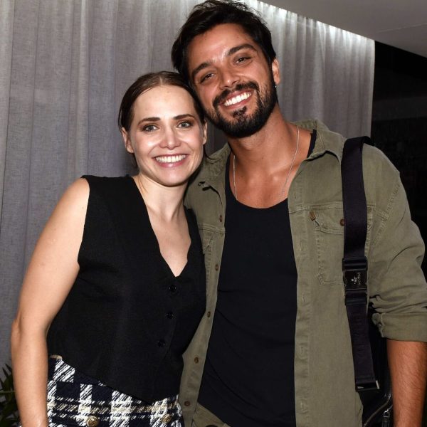 Letícia Colin e Rodrigo Simas