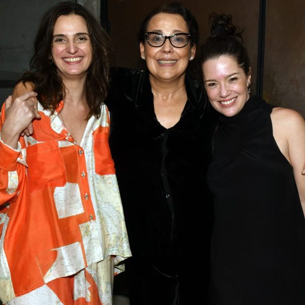 Ana Beatriz Nogueira entre Kika Kalache e Natália Lage