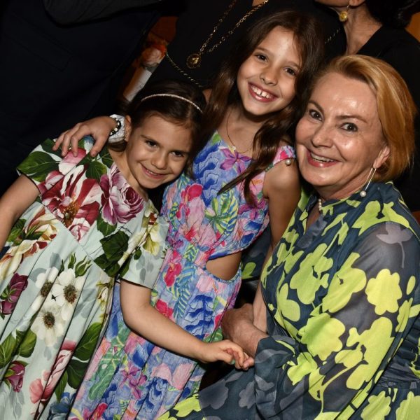 Eliza Maria e Maria Sofia com a avó Beth Dalcolmo