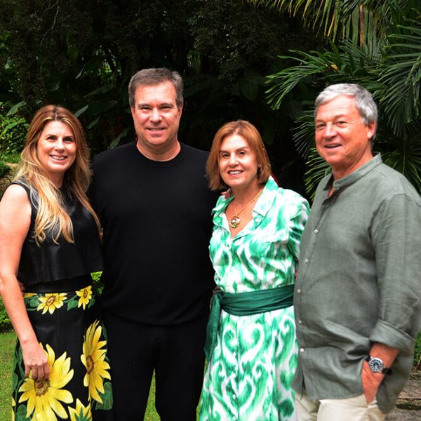 O casal Danielle Calirman e Gustavo Brigagão com Claudia Calirman e Joe Friedman