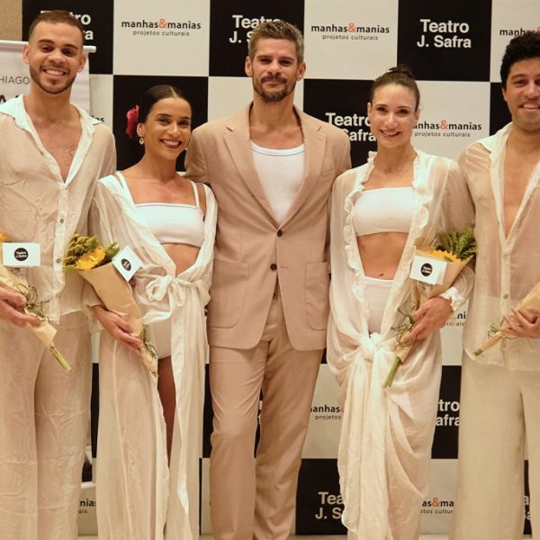 Thiago entre os bailarinos