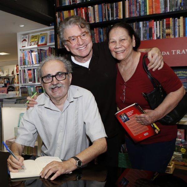 Edney Silvestre entre Ancelmo Gois e Tina Correia