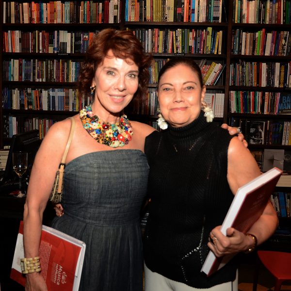 A cantora lírica Neti Szpilman e Rosaria Filgueiras