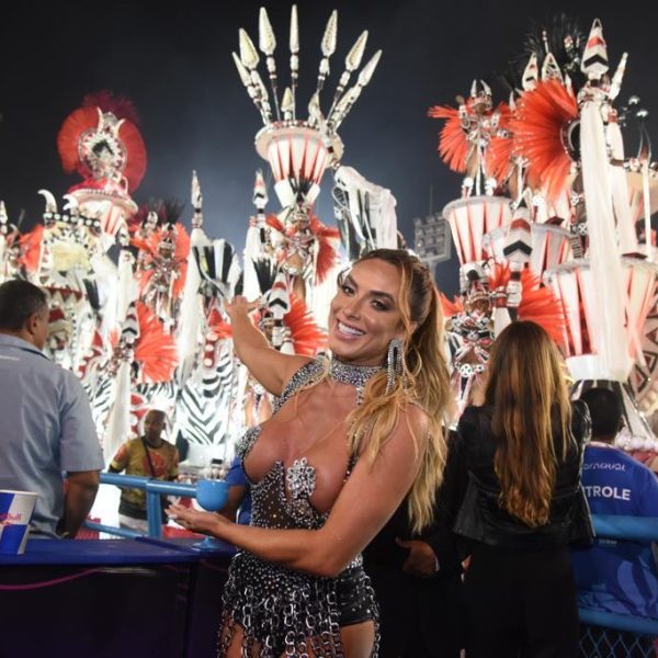 Nicole Bahls curte o Camarote Mar