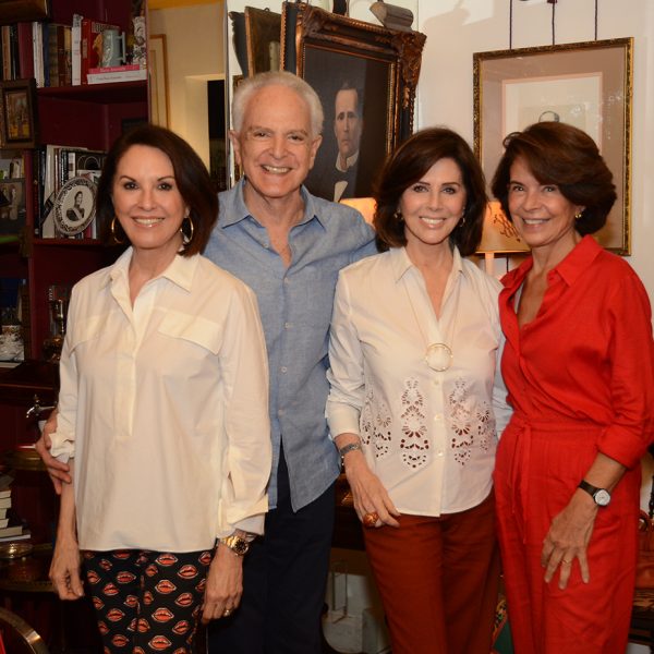 Ricardo entre Regina Martelli, Regina Pinto e Laurinha Simões